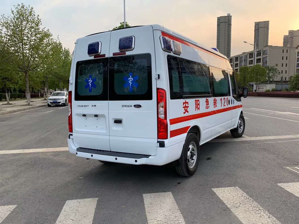 國六福特V348長(zhǎng)軸中頂救護(hù)車