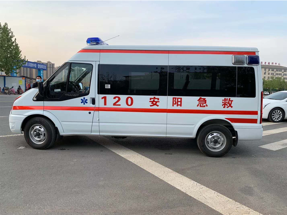 國六福特V348長(zhǎng)軸中頂救護(hù)車